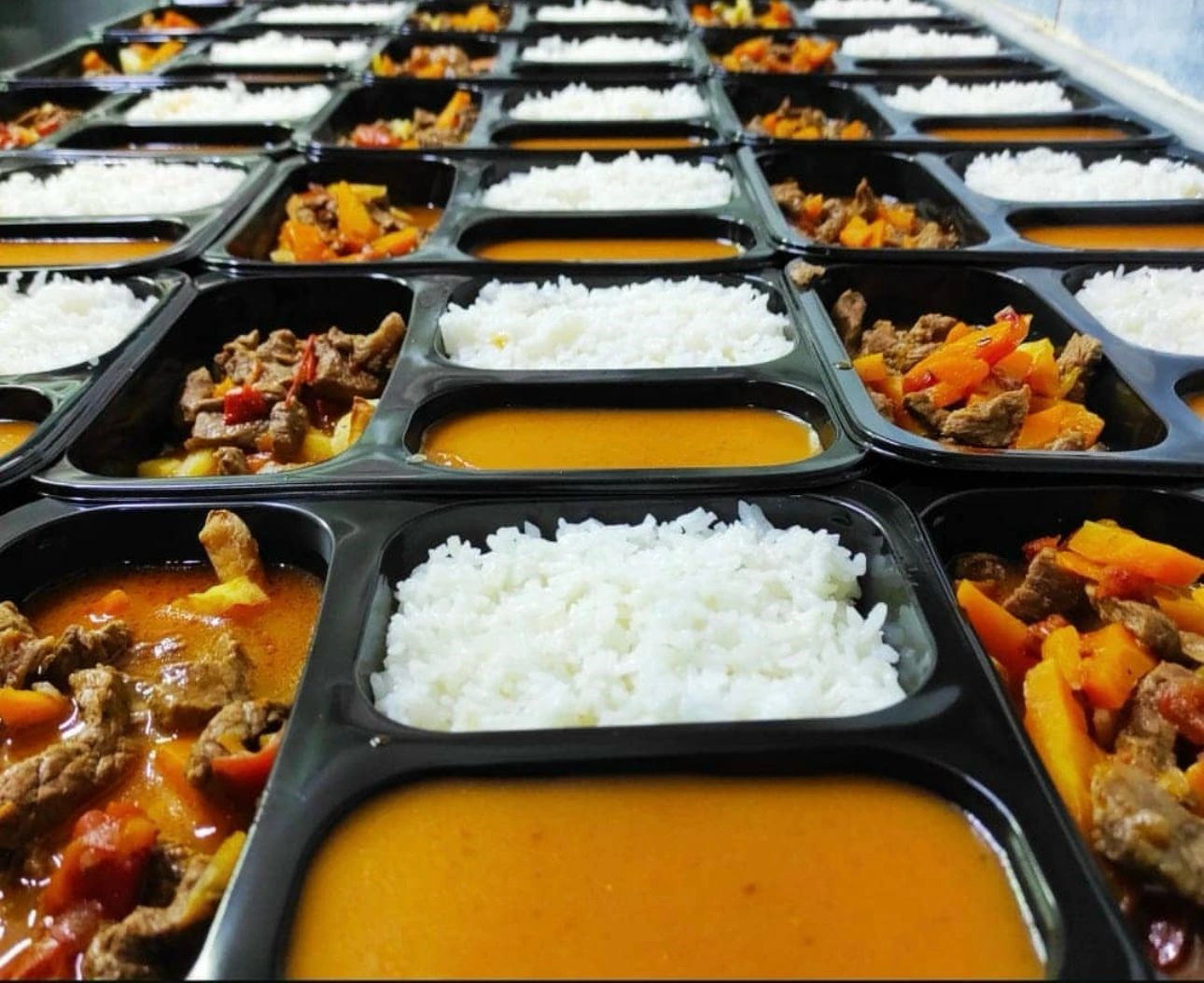 Tabldot yemek servis hazırlığı